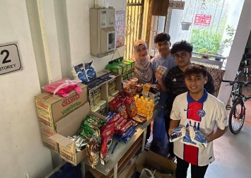 This made my day: Family sets up Ramadan gifting store outside Tampines HDB home for those in need