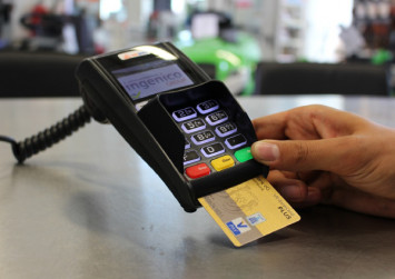 Cashless payment remains low in Vietnam