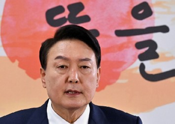 South Korean leader's informal media events are a break with tradition