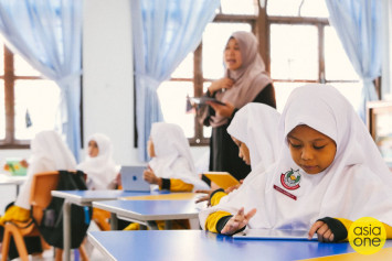 Inside Singapore’s oldest Islamic religious school, where they put faith in Apple iPads