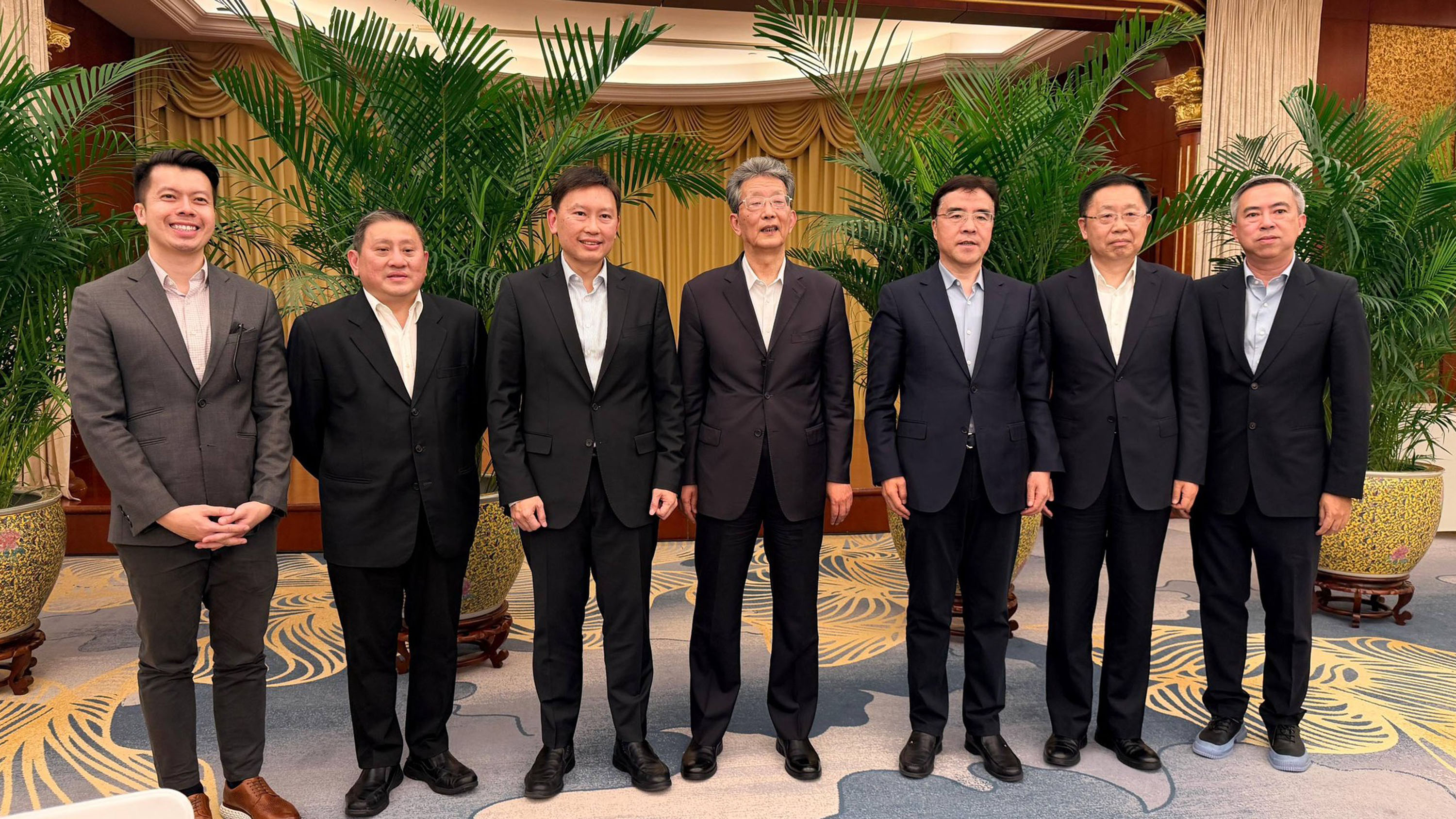 National Development Minister Chee Hong Tat was accompanied by Singapore's Ambassador to China Peter Tan (second from left) and Deputy Secretary (Planning) at the Ministry of National Development Cham Dao Song (extreme left) when he met with Tianjin Mayor Zhang Gong (fourth from left), Tianjin Binhai New Area Party Secretary Lian Maojun, Tianjin Vice Mayor Wang Xiufeng