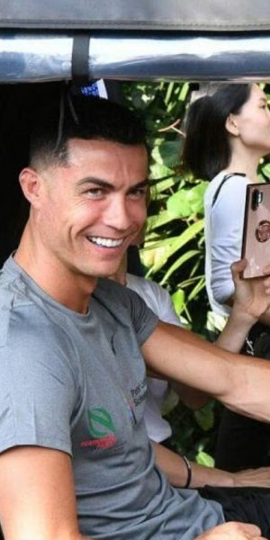 Cristiano Ronaldo surprises fans with whirlwind 15-minute appearance at Botanic Gardens